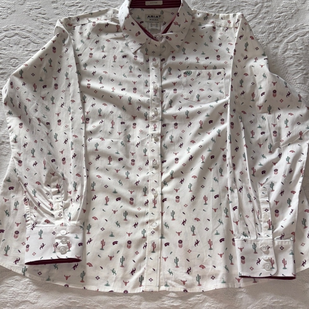 BNWOT Ariat Womens Fitted White Shirt with Cactus Western Pattern
